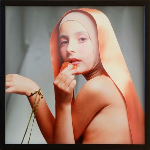 オランダ 〈Meisje van Vermeer '01〉 2001年　写真　Cornelie Tollens